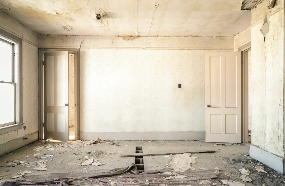 Waste disposal crew managing a cleanout project in Peppermill Village